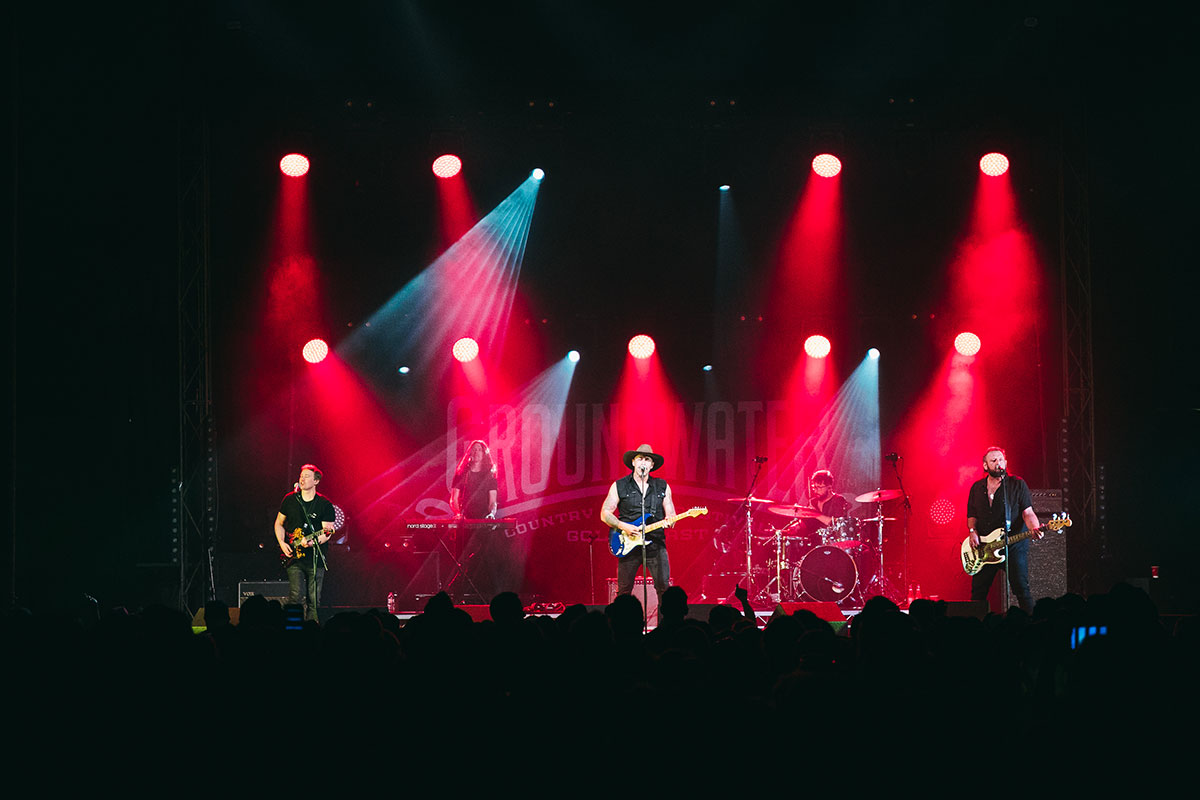 Groundwater Country Music Festival 2023, The Wolfe Brothers, The Kurrawa Big Top, Broadbeach (image by Bianca Holderness)