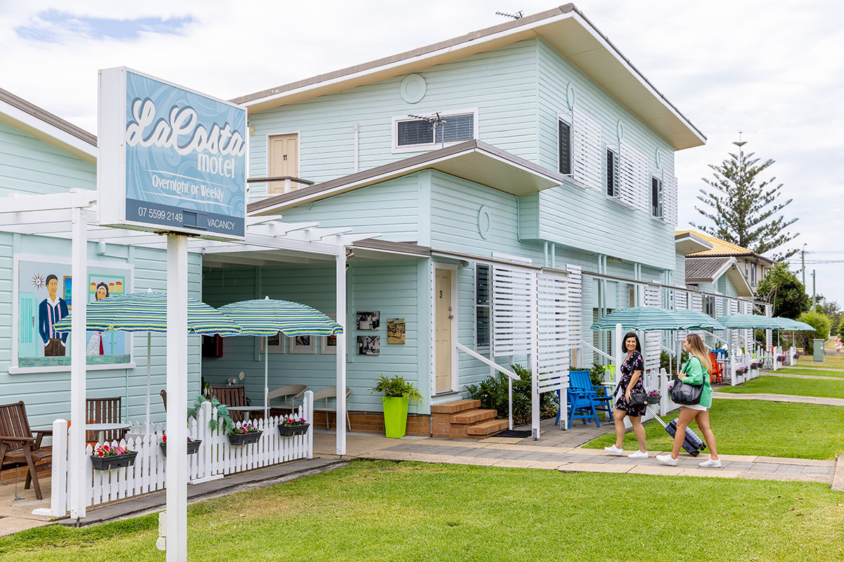 La Costa Motel, Bilinga (image by Destination Gold Coast)